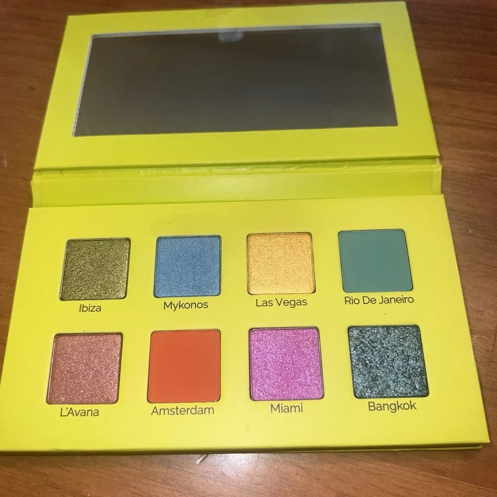 NEW Iconic Madness By‎ Cosmyfy Pressed Pigment Palette Eyeshadow